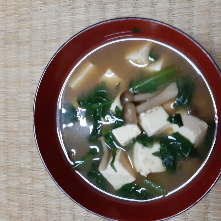 豆腐　ほうれん草　油揚げ　しめじ味噌汁